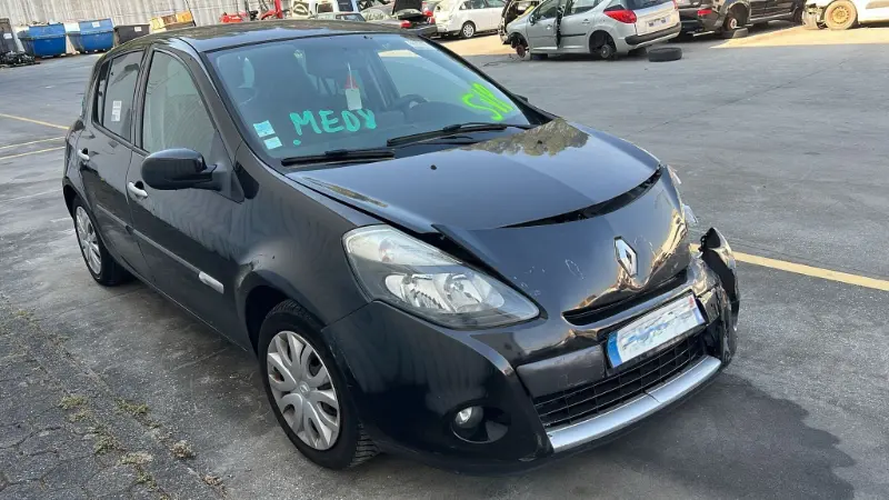 Renault Clio III 1.5 dCi (K9K-766), 2010 - PARA PEÇAS SVP AUTO