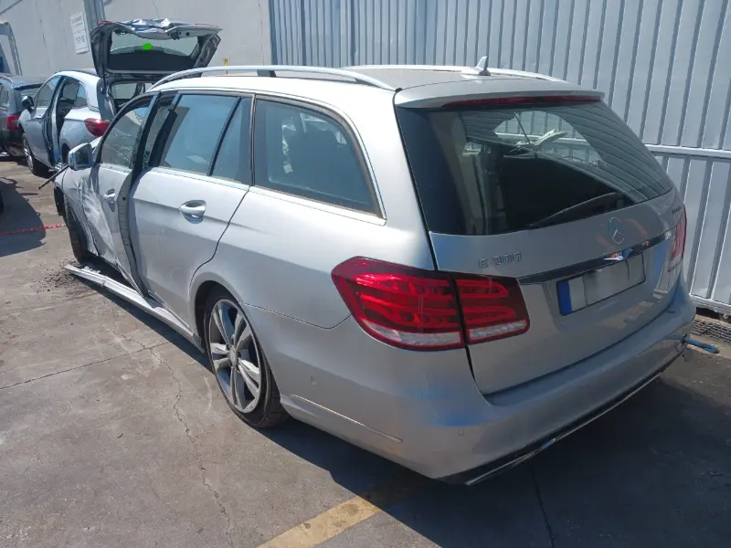 Mercedes-Benz Classe E Station 300 BlueTec Hybrid lateral esquerda traseiro. SVPAuto