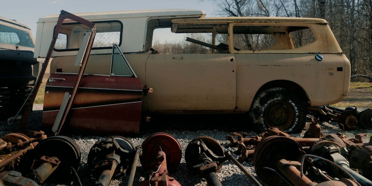 Peças usadas vs. peças novas: custos e benefícios no arranque