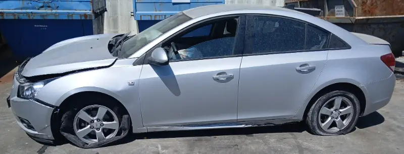 Chevrolet Cruze 1.6 de 2009 lateral esquerda. SVP Auto