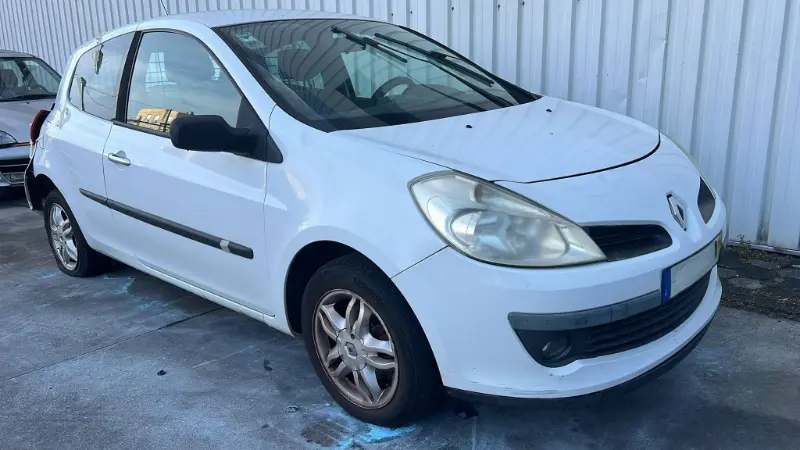 Renault Clio III 1.5 dCi (K9K-768), 2008, para peças. SVP AUTO