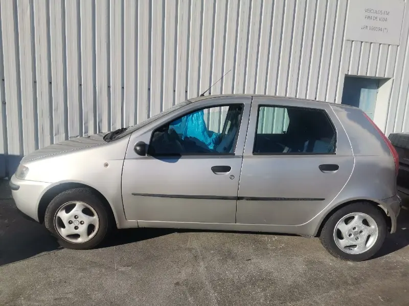 Fiat Punto 1.2i (188A4.000), 2002, para peças. SVP AUTO