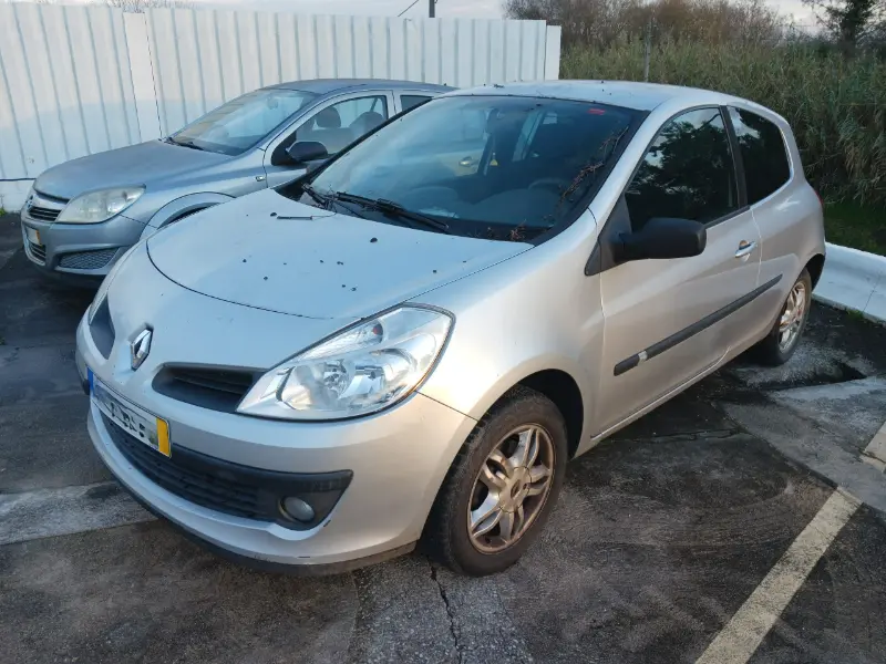 Renault Clio III 1.5 dCi (K9K-768), 2008 - PARA PEÇAS. SVP AUTO